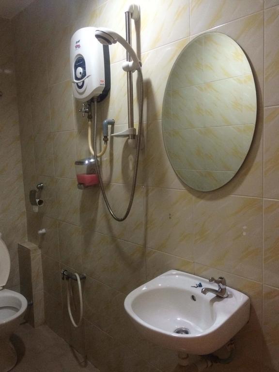 City Star Hotel Kulai Room photo