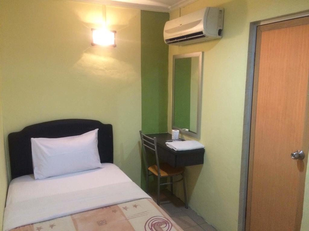 City Star Hotel Kulai Room photo