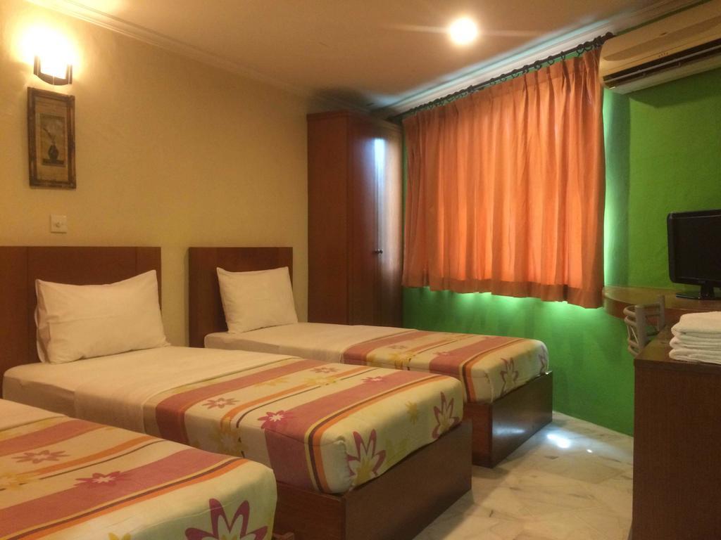 City Star Hotel Kulai Room photo