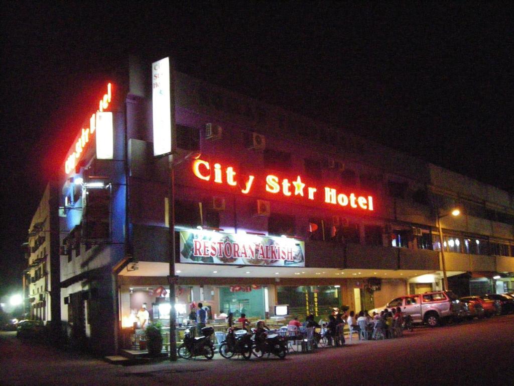 City Star Hotel Kulai Exterior photo